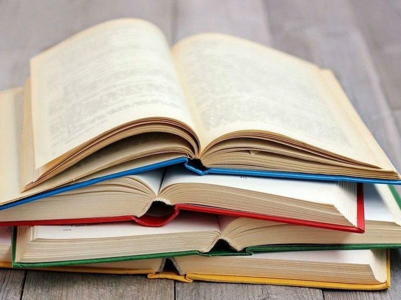 Обеспечение учебниками учащихся средних и старших классов.