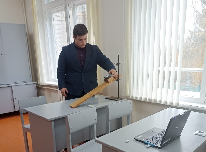 Урок физики  в 9 классе.